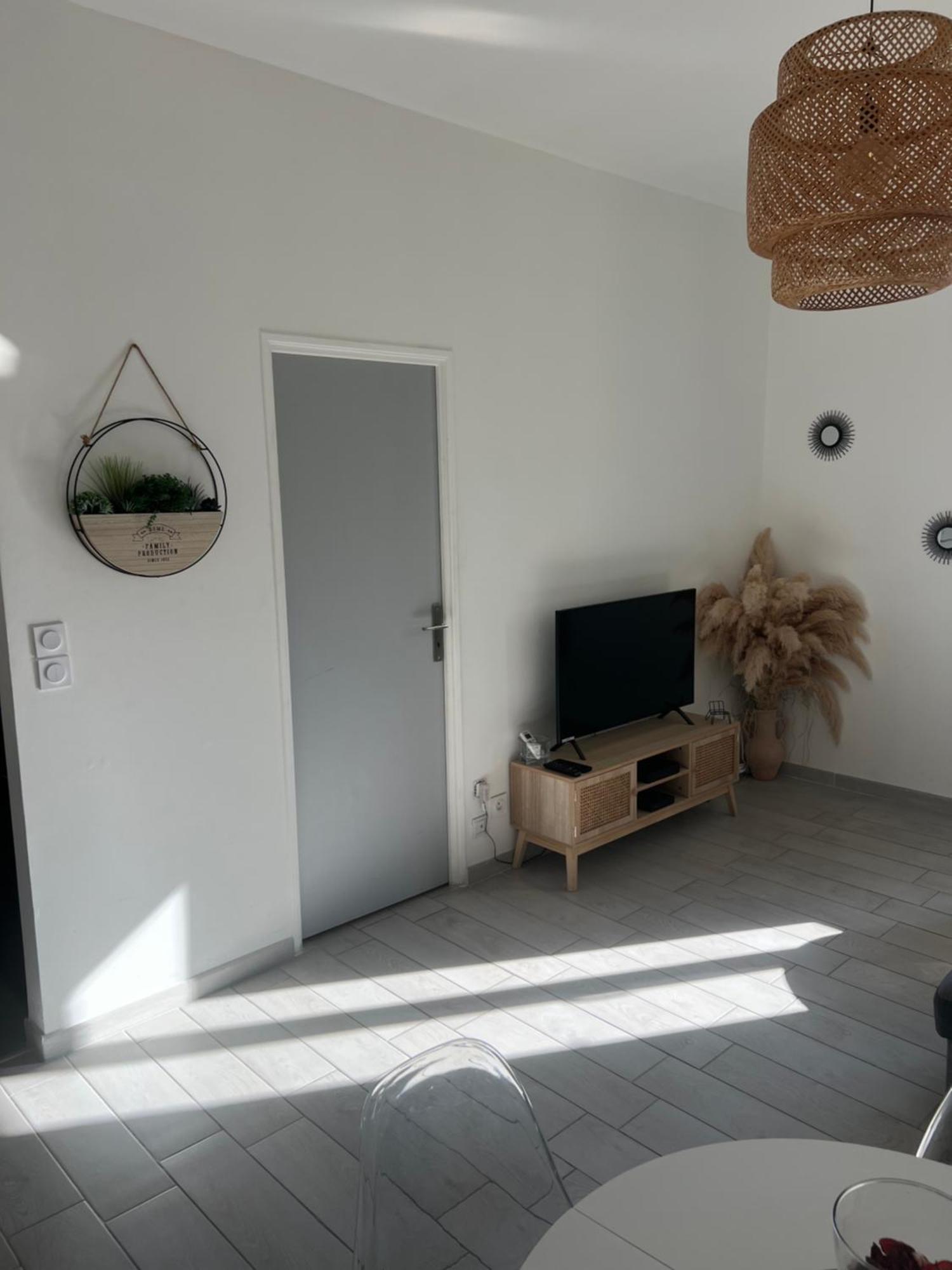 Grand T2 Climatise A 5 Min De La Gare St-Charles - Vieux Port Apartment Marseille Bagian luar foto